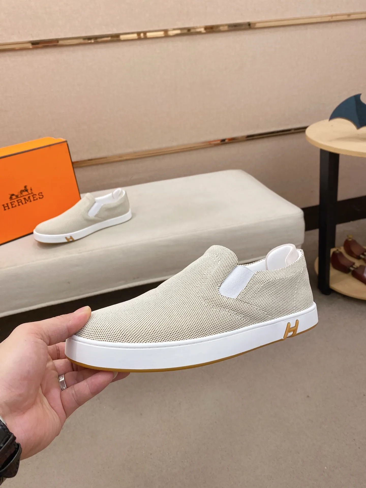 Men's clothing and shoes💰: 442💰《HERMES》【Classic original single version】Hermès; top 🔝purchase agent🔍🔍men's latest 🇺🇸 counter sales simultaneously, imported from Italy original ▲▲cowhide ▲▲ (high-end, nobility, class) ) Exquisite workmanship (Italian 🇮🇹 imported water-dyed 🐂 cowhide lining) sole: original sole provided by the original factory, ⚠️exclusive double-layer activity·TPR·rubber·combined molded outsole; super comfortable·wear-resistant·non-slip·environmental protection The real thing is more beautiful if you take the real thing (high quality, follow the order). You can enter and exit the counter at will * Number of yards: 38-44 (45 can be customized and cannot be returned or exchanged)